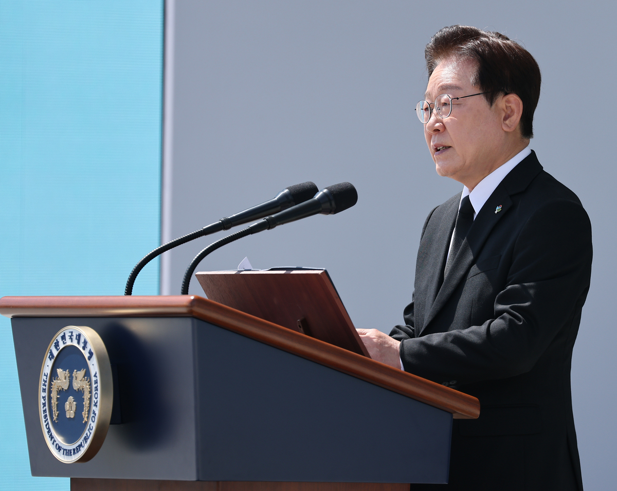 이재명 대통령이 6일 서울 동작구 국립서울현충원에서 열린 제71회 현충일 추념식에서 추념사를 하고 있다. (청와대통신사진기자단)