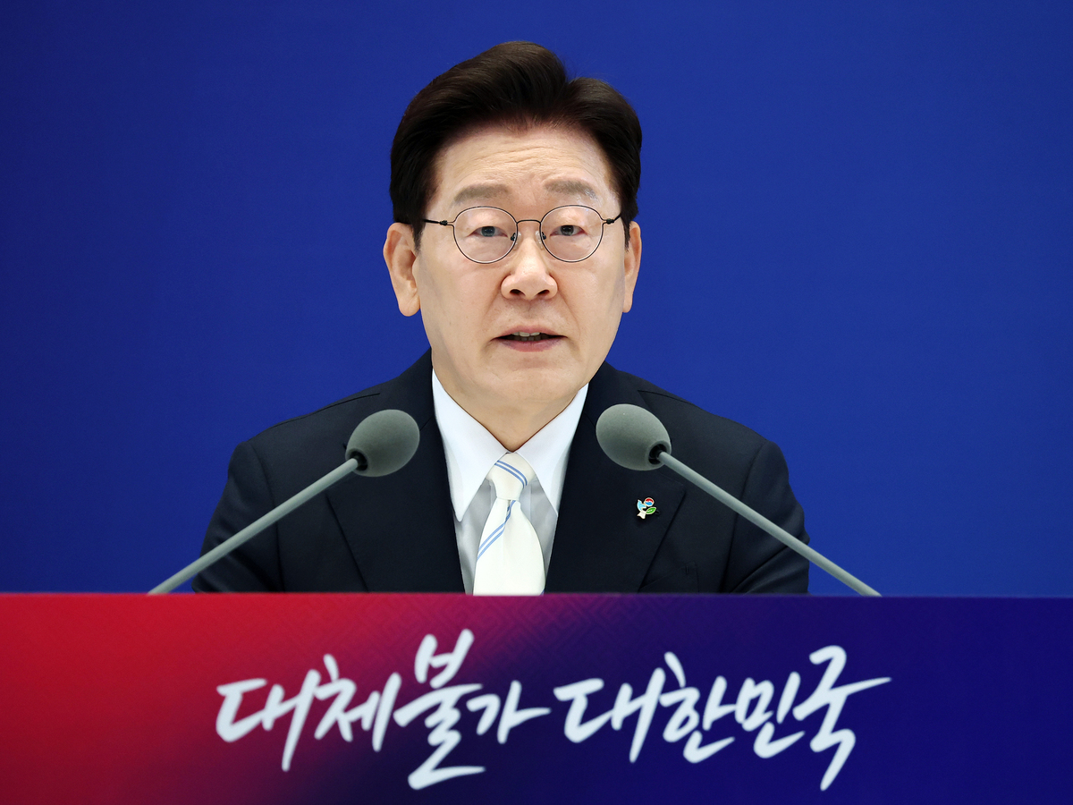 이재명 대통령이 8일 청와대 영빈관에서 열린 취임 1주년 기자회견 ‘대체불가 대한민국’에서 발언하고 있다. 뉴시스