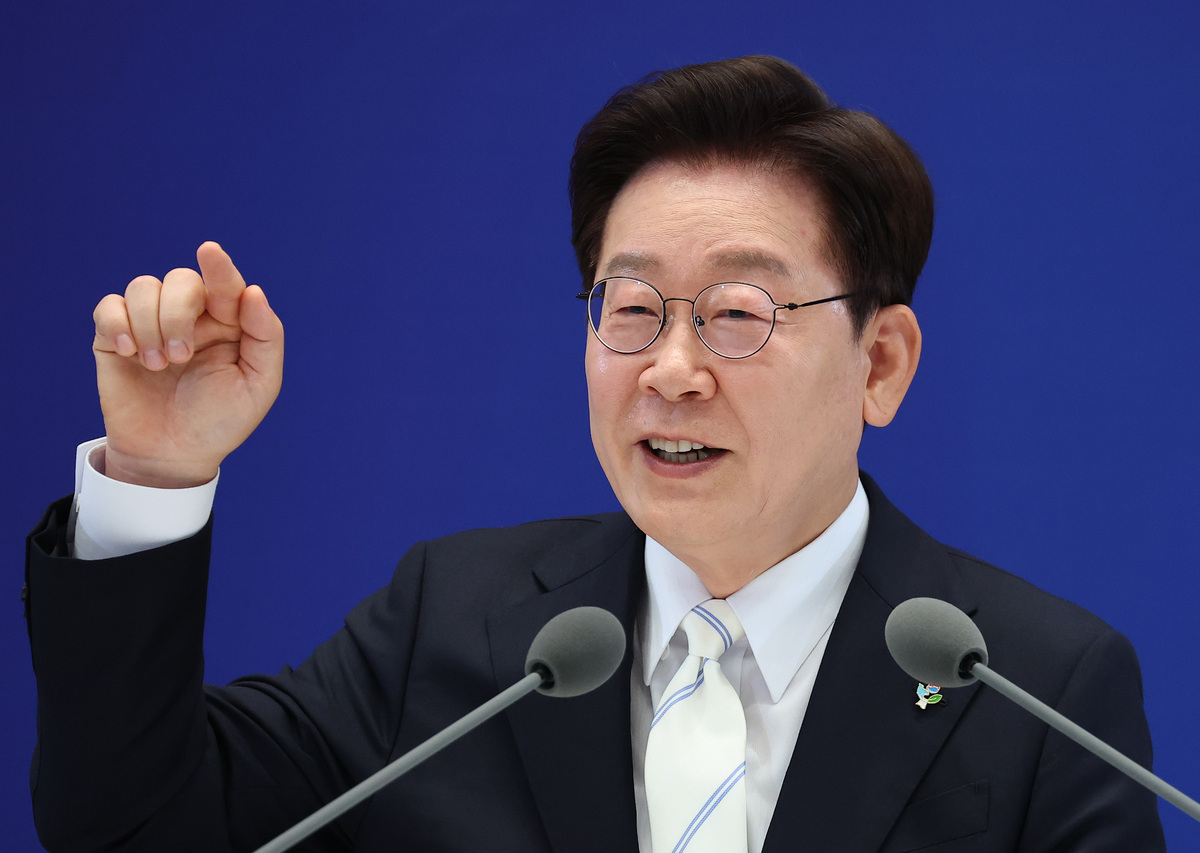 이재명 대통령이 지난 8일 청와대 영빈관에서 열린 취임 1주년 기자회견 '대체불가 대한민국'에서 발언하고 있다. 뉴시스