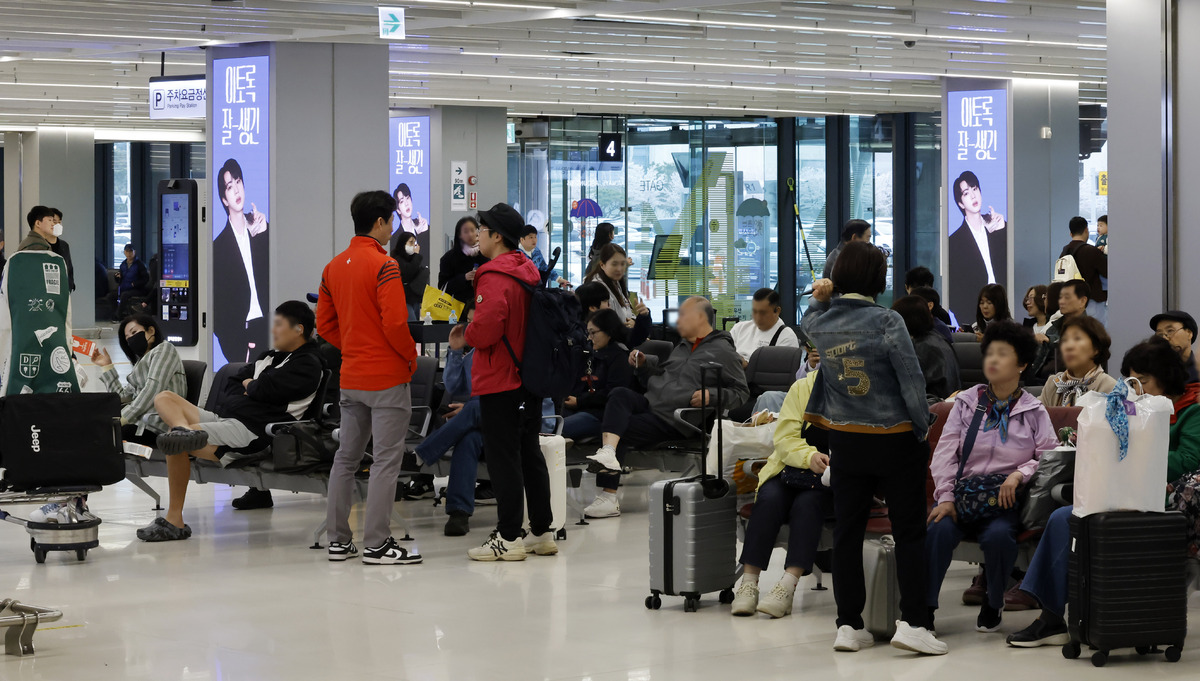 김포공항 국내선 청사가 이용객으로 붐비고 있다. 뉴시스