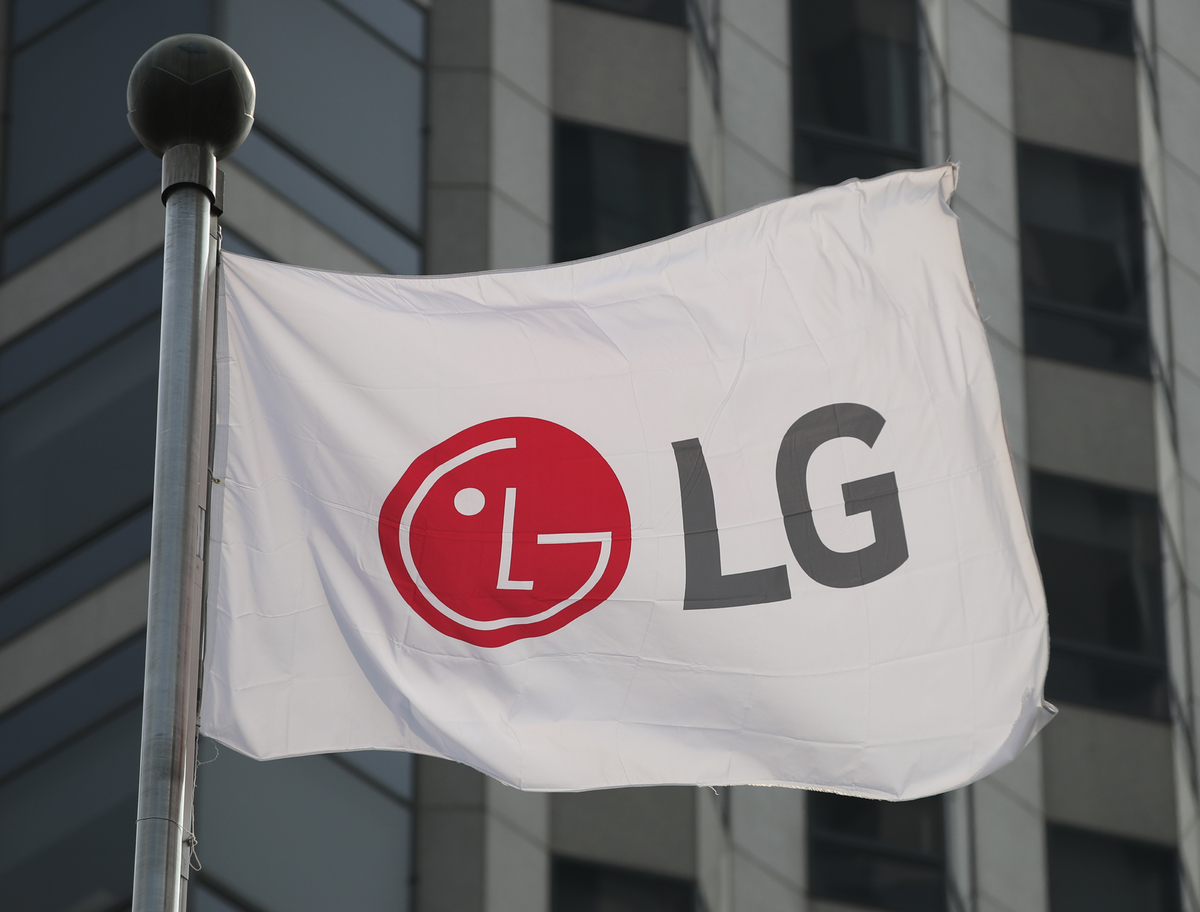 LG 본사에서 사기가 휘날리고 있다. 뉴시스