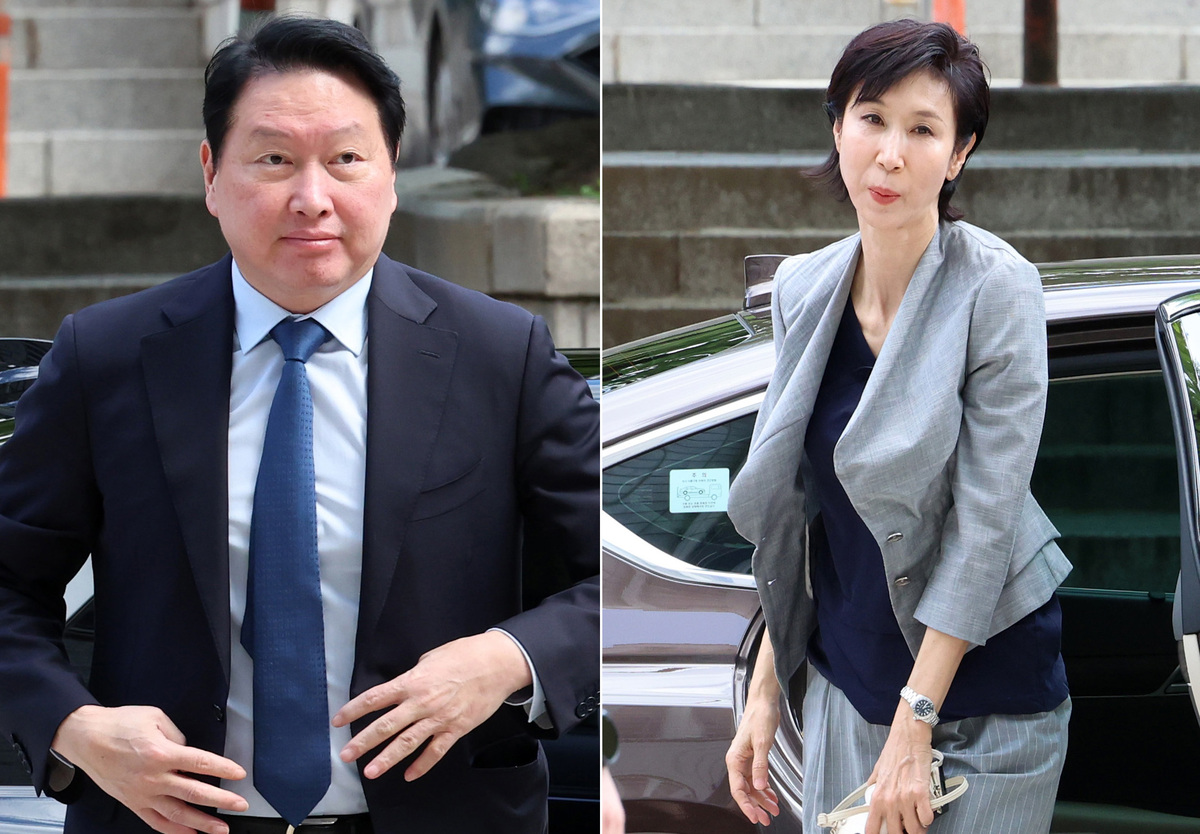 최태원(왼쪽사진) SK그룹 회장과 노소영 아트센터 나비 관장이 지난달 26일 오전 서울 서초구 서울고법에서 열린 재산 분할 소송 파기환송심 2차 변론기일에 출석하고 있다. 뉴시스