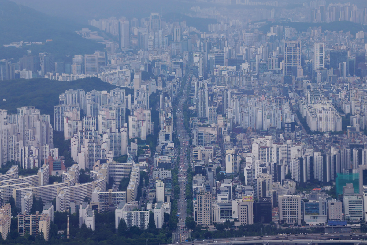 서울 송파구 롯데월드타워 서울스카이에서 바라본 강남 3구 아파트 모습. 뉴시스