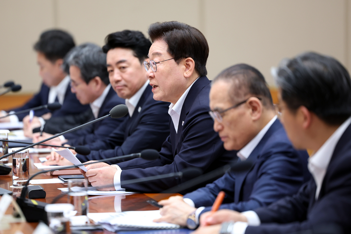 이재명 대통령이 10일 청와대에서 열린 메가프로젝트 2차 민관합동 점검회의에서 발언하고 있다. 뉴시스