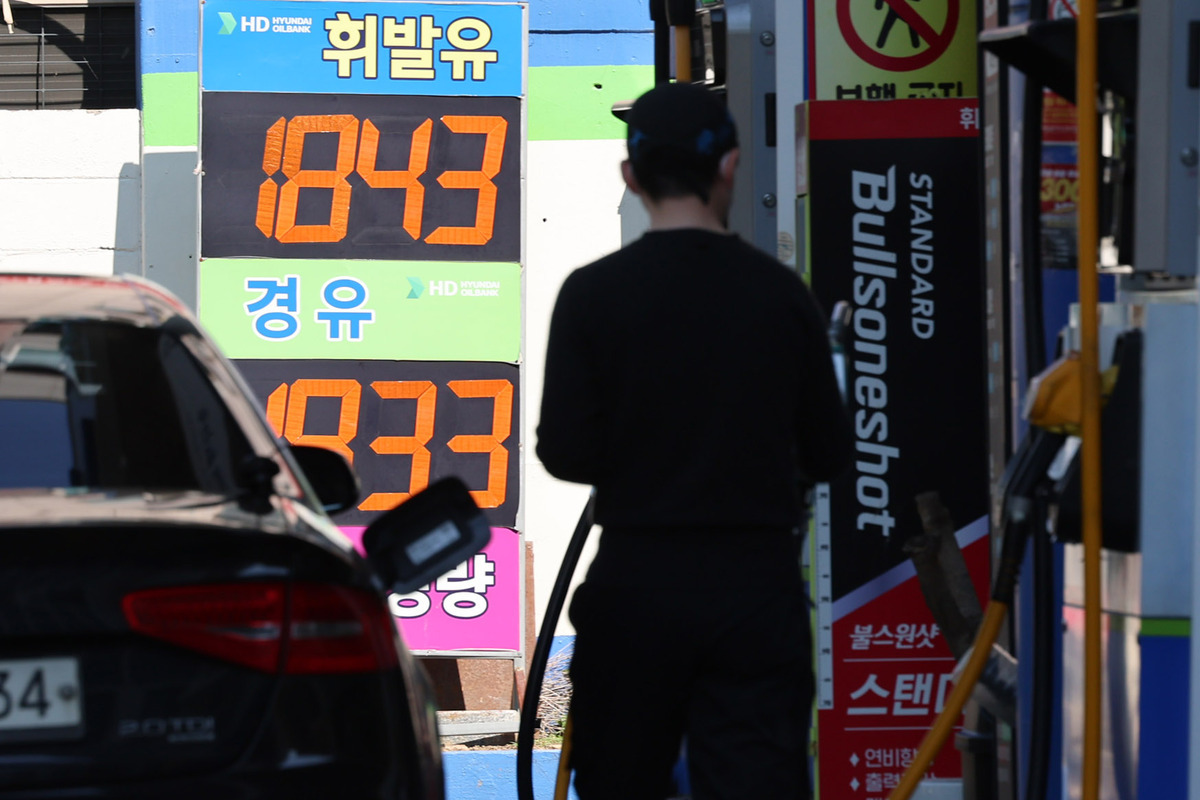 서울 시내 주유소에 게시된 유가정보. 뉴시스