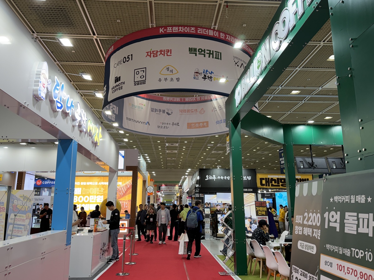 주요 브랜드를 동선에 따라 관람할 수 있는 레드카펫존. 이화연 기자