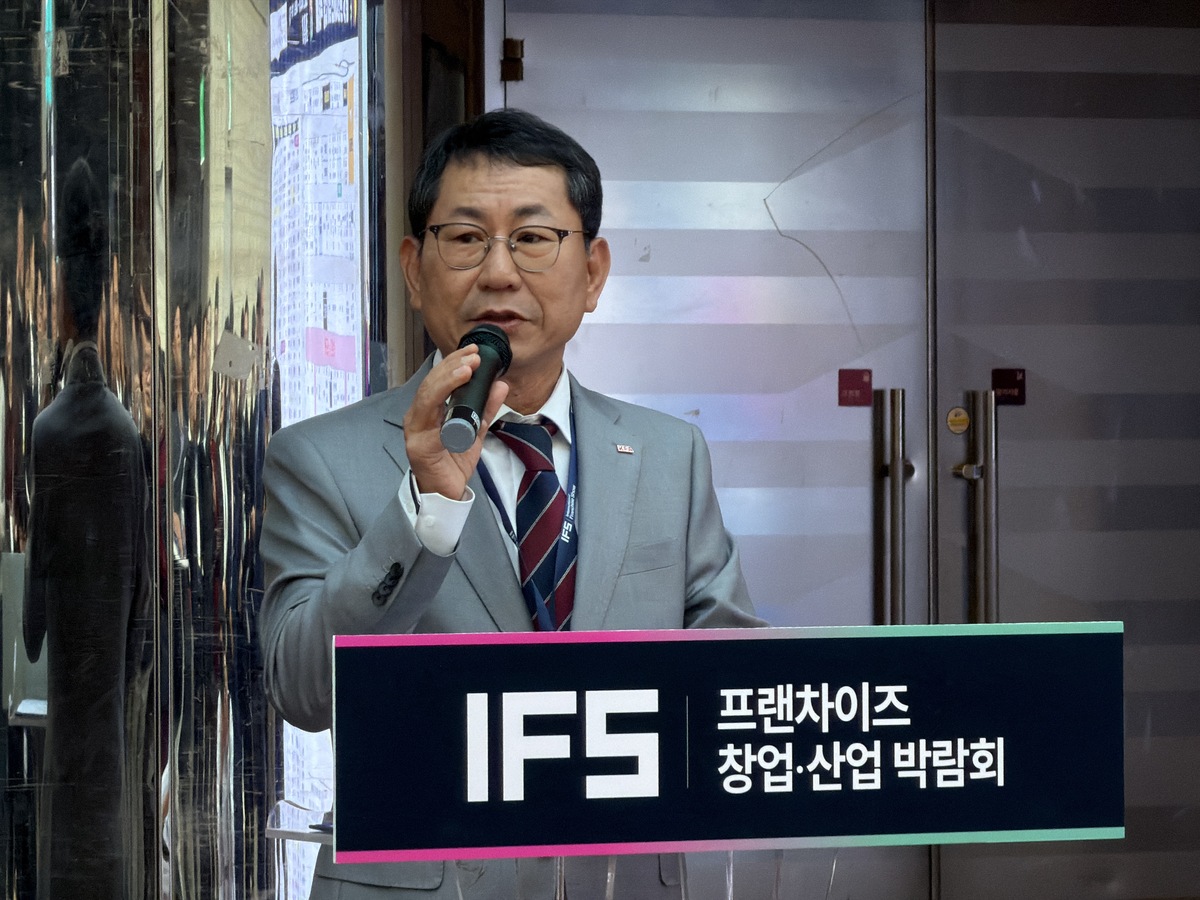 나명석 한국프랜차이즈산업협회장이 22일 개막식에서 환영인사를 하고 있다. 이화연 기자