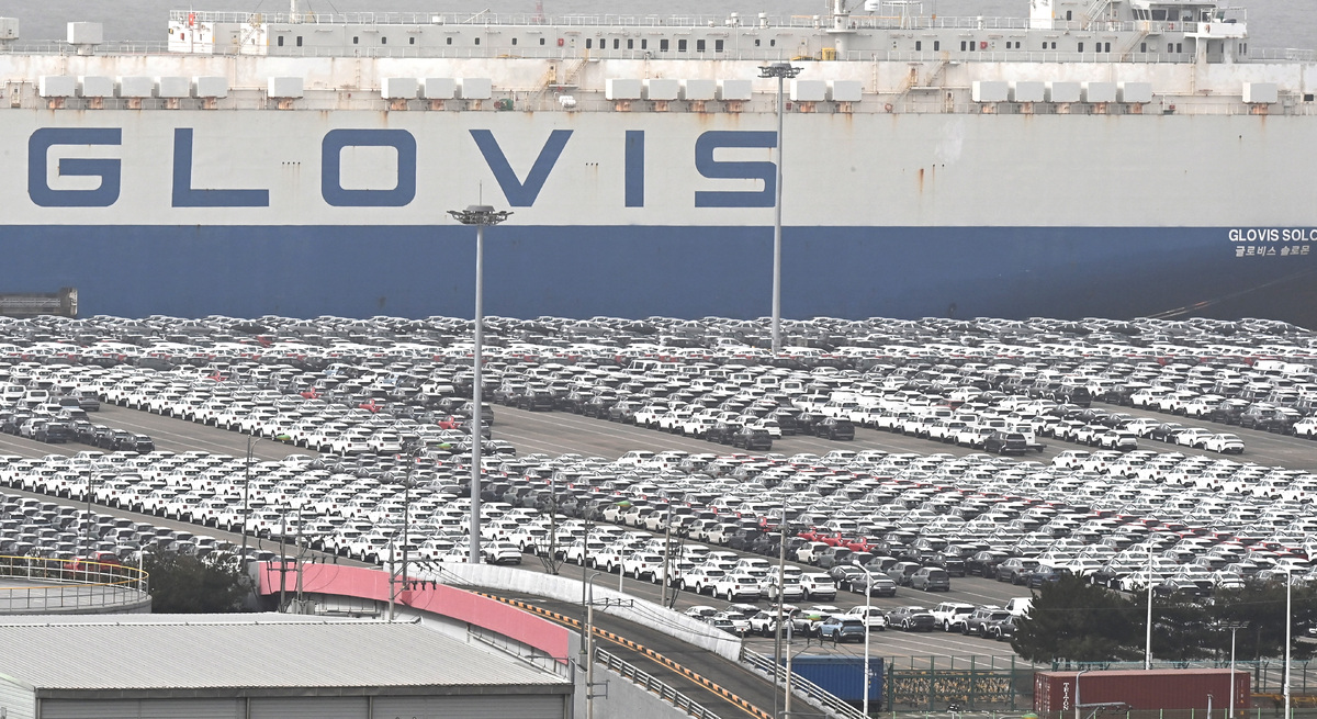 경기 평택시 포승읍 평택항 자동차 전용부두에 수출용 차량이 세워져 있는 모습. 뉴시스