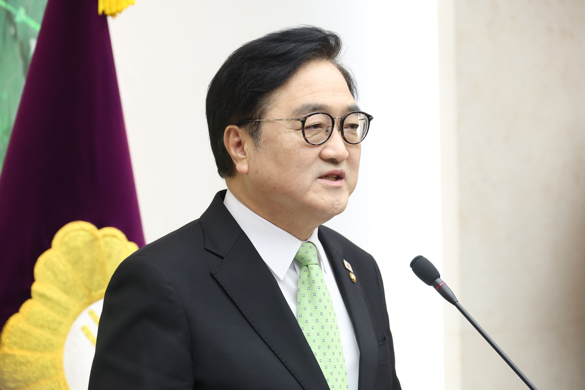 우원식 국회의장이&nbsp;지난 10일 오전 서울 여의도 국회의장 접견실에서 열린 개헌 관련 긴급 기자회견에서 발언을 하고 있다. 뉴시스