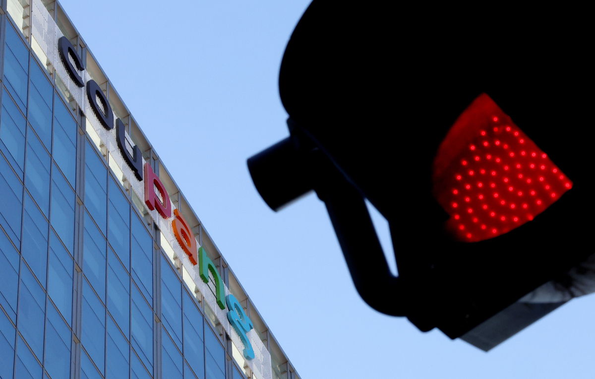 쿠팡의 지난달 월간활성사용자(MAU) 수가 지난해 12월보다 120만 명 줄어든 것으로 파악된 가운데 소비여력이 큰 40대와 50대 등 중장년층에서&nbsp;1000억원 이상 결제추정액이 줄어든 것으로 분석됐다. 서울 송파구의 쿠팡 본사. 뉴시스.