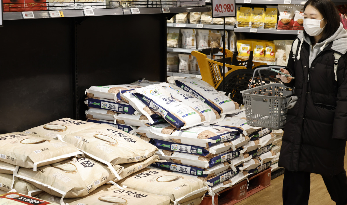 최근 서울 시내 한 대형마트 매대에 쌀이 놓여져 있다. 뉴시스