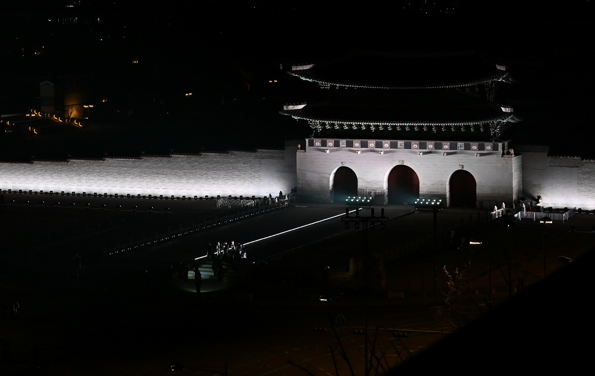 그룹 방탄소년단(BTS) RM, 진, 슈가, 제이홉, 지민, 뷔, 정국이 서울 광화문 광장에서 무료 복귀 공연&nbsp;'BTS&nbsp;컴백 라이브: 아리랑'(BTS&nbsp;THE&nbsp;COMEBACK&nbsp;LIVE&nbsp;|&nbsp;ARIRANG) 공연을 펼치고 있다. 2026.03.21. 사진공동취재단