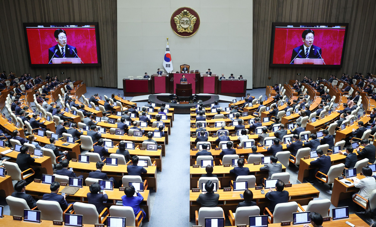 이재명 대통령이 2일 서울 여의도 국회에서 2026년도 제1회 추가경정예산안에 대한 시정연설을 하고 있다. 뉴시스