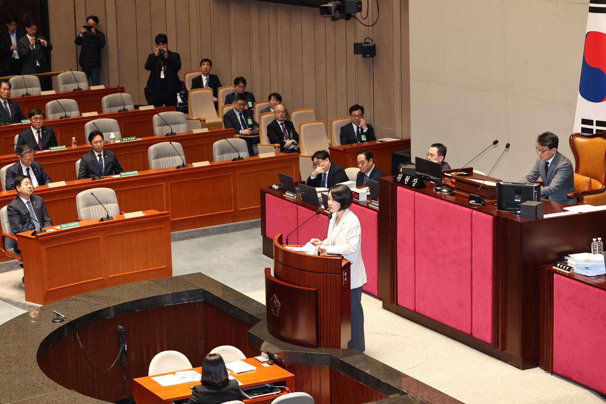 이소영 국회 예산결산특별위원회 더불어민주당 간사가 10일 오후 서울 여의도 국회에서 열린 예산결산특별위원회에서 2026년도 제1회 추가경정예산안에 대해 설명하고 있다. 뉴시스