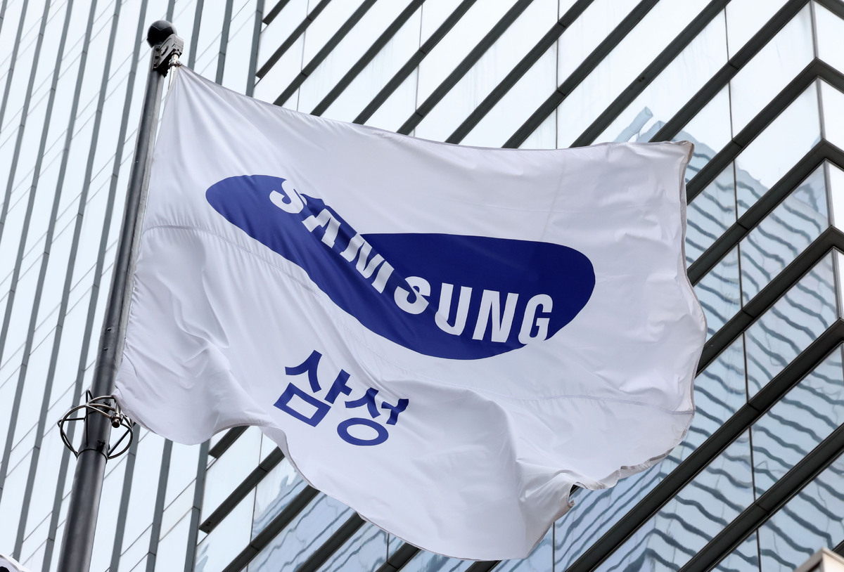 서울 서초동 삼성전자 서초사옥에서 삼성 사기가 휘날리고 있다. 뉴시스