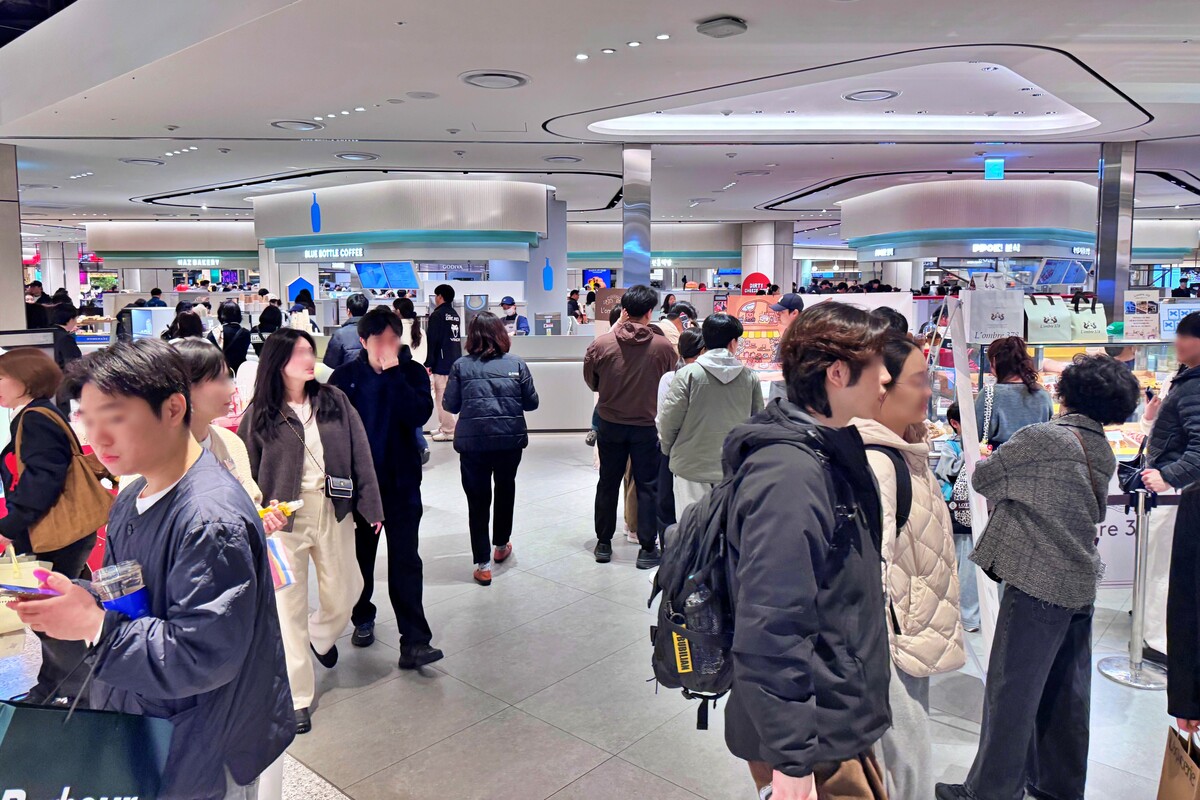 롯데백화점 인천점 지하 1층 미래형 식품관인 푸드 에비뉴. 롯데백화점 제공