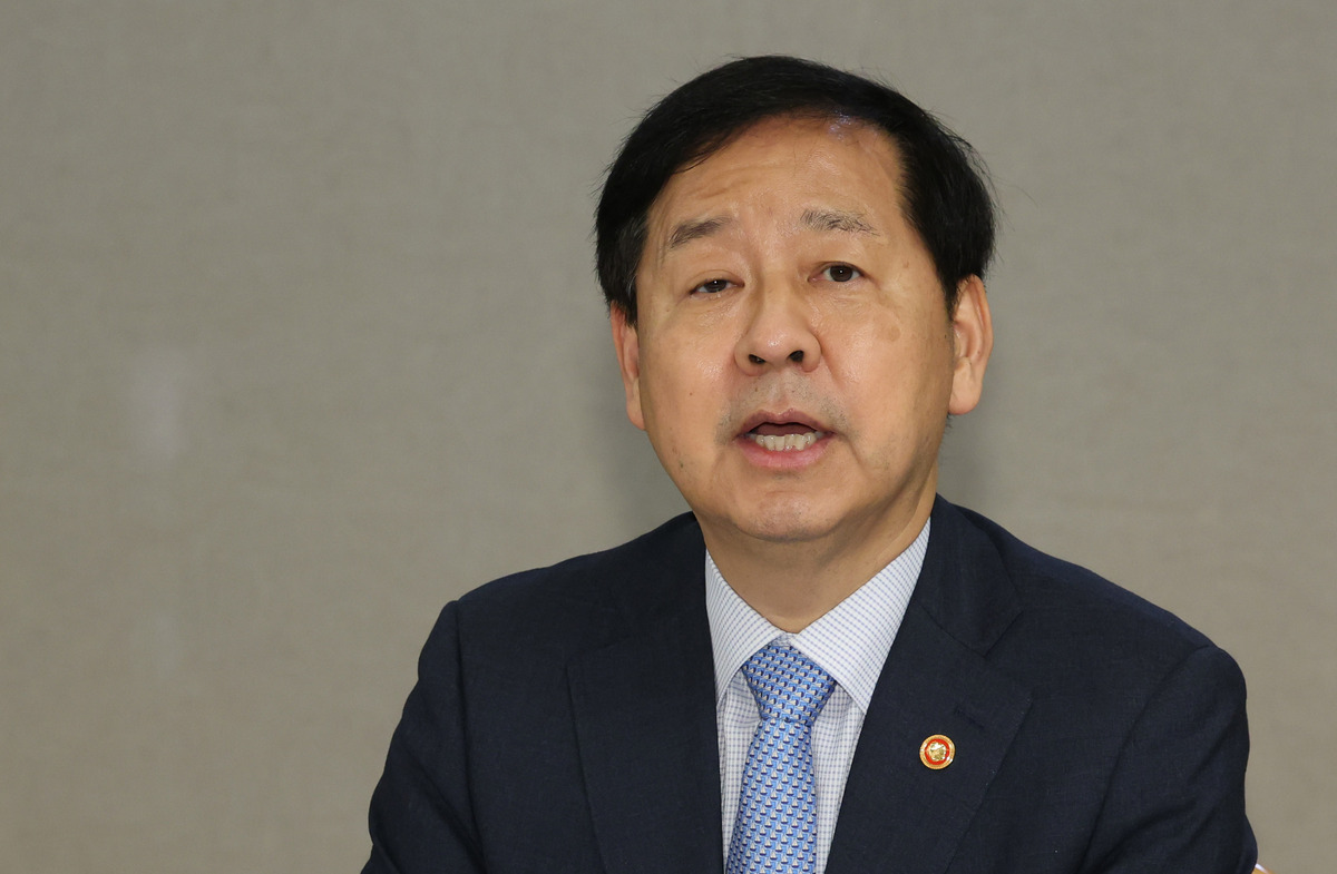 구윤철 경제부총리 겸 재정경제부 장관이 29일 정부서울청사에서 부동산관계장관회의 겸 주택공급촉진관계장관회의를 주재하고 있다. 뉴시스