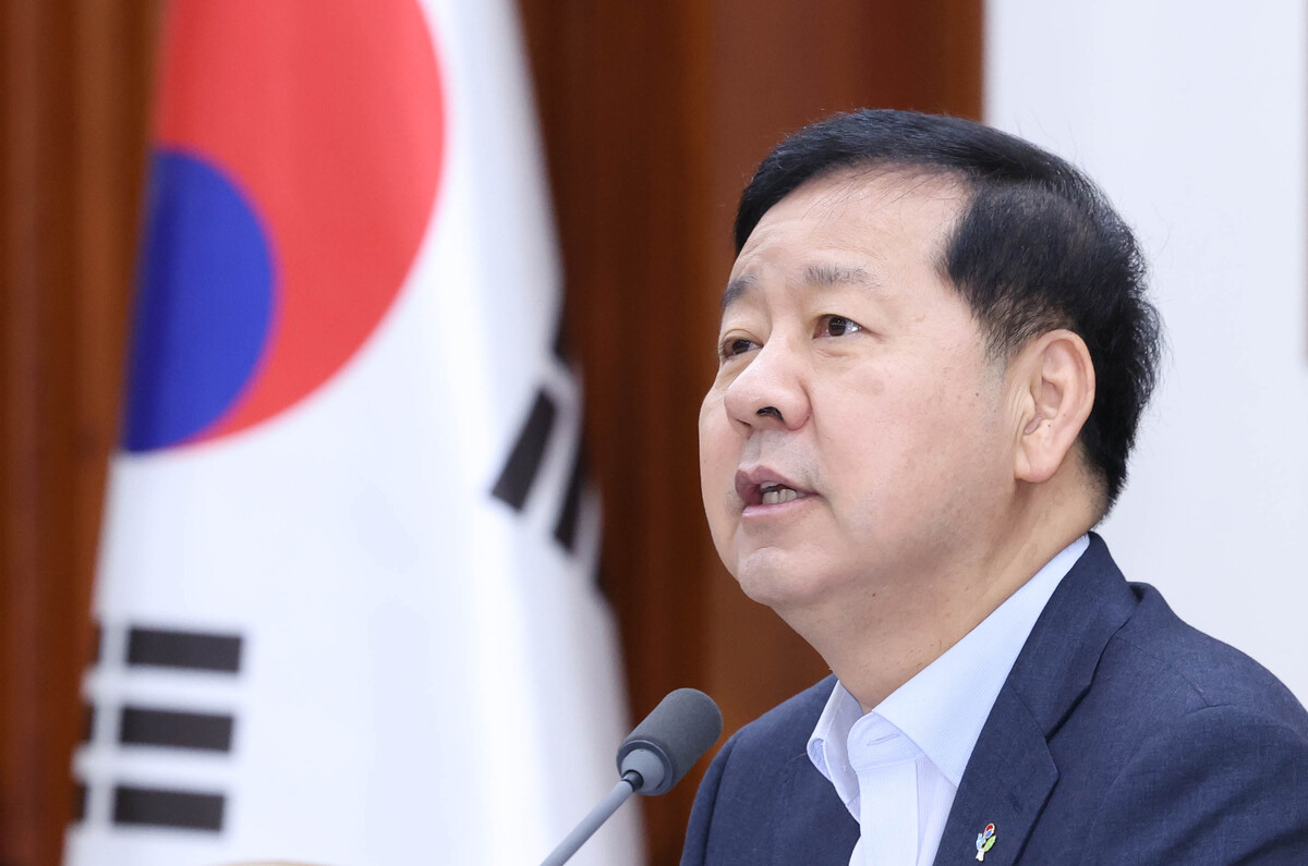 구윤철 경제부총리 겸 재정경제부 장관이 19일 오전 서울 종로구 정부서울청사에서 비상경제본부 회의 겸 경제관계장관회의 및 대외경제관계장관회의를 주재하고 있다. 뉴시스