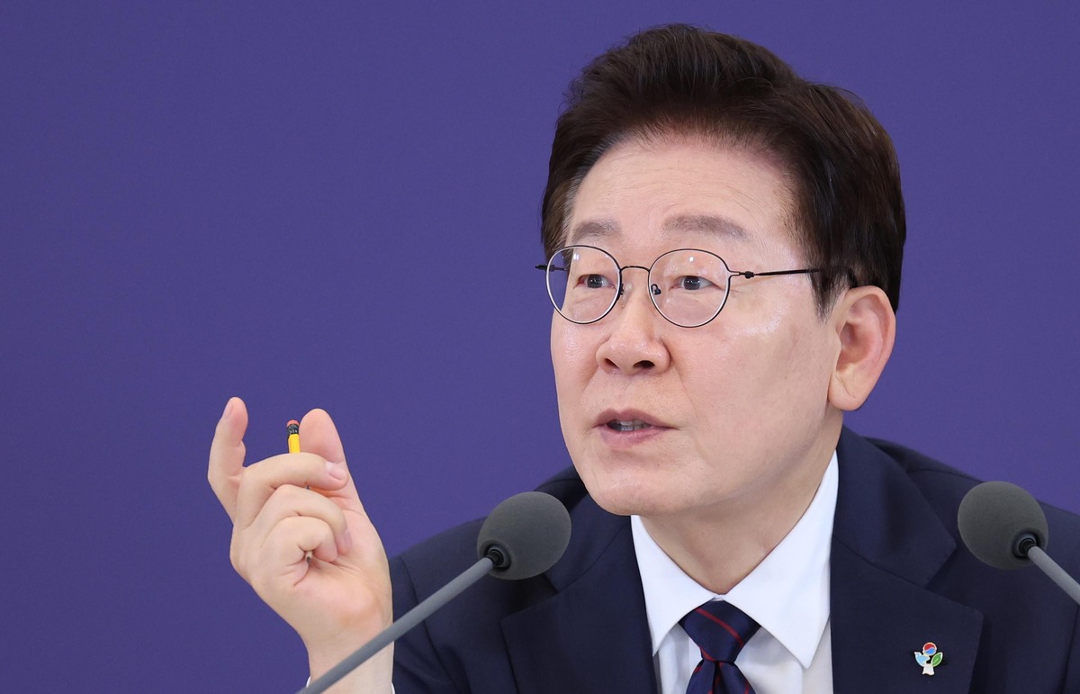 이재명 대통령이 지난 26일 청와대에서 열린 미래 신안보 혁신기업 육성 전략회의에서 발언하고 있다. 뉴시스