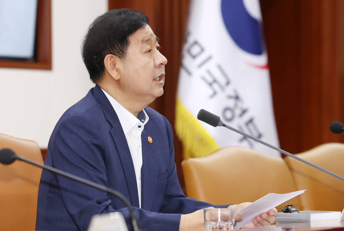 구윤철 경제부총리 겸 재정경제부 장관이 31일 오전 서울 종로구 정부서울청사에서 열린 비상경제본부희의 겸 경제관계장관회의 겸 민생물가 특별관리 관계장관 TF에 참석해 발언을 하고 있다. 뉴시스
