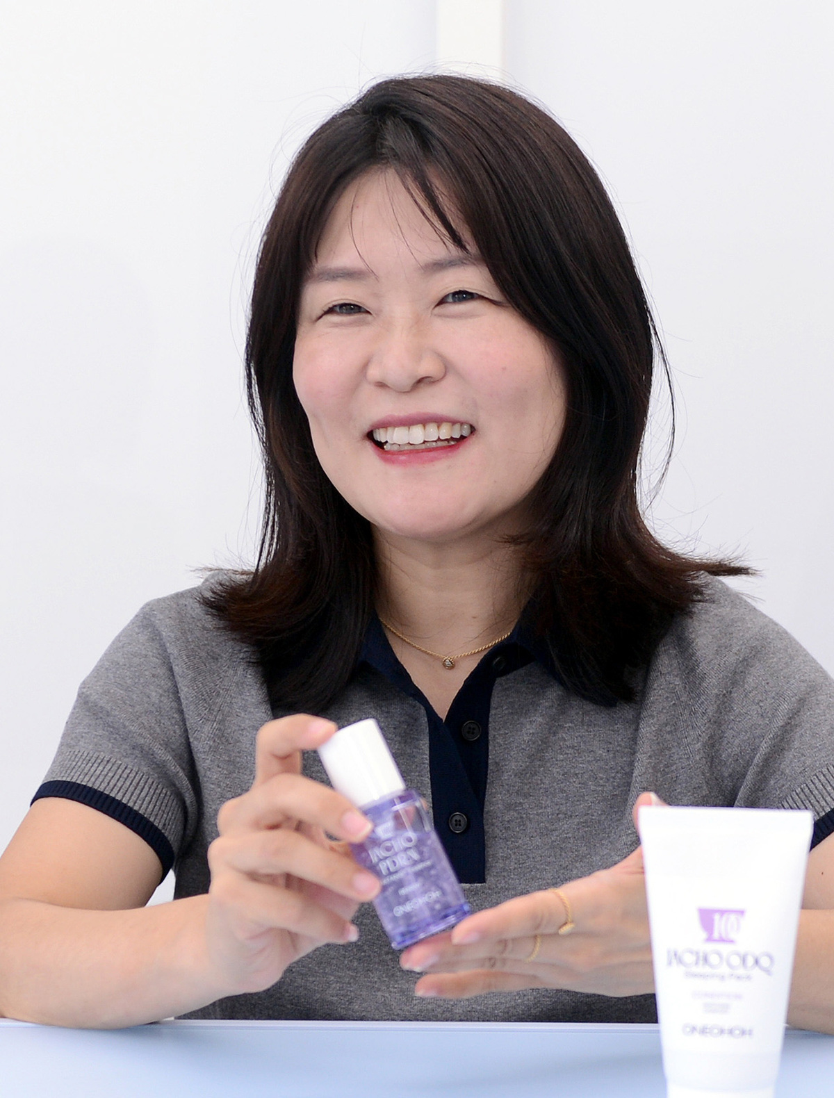 원오오 옥지윤 대표가 본지와 인터뷰를 진행하고 있다. 원오오는 100년 전 약방의 지혜를 현대 피부과학으로 해석해, 100세 시대의 피부 관리를 설계하는 K-롱제비티 뷰티 브랜드다. 사진=김두홍 기자 kimdh@sportsworldi.com