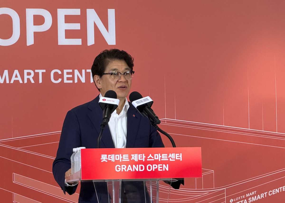 차우철 롯데마트·슈퍼 대표가 7일 롯데마트 제타스마트센터 부산 미디어 투어에서 환영사를 하고 있다. 이화연 기자