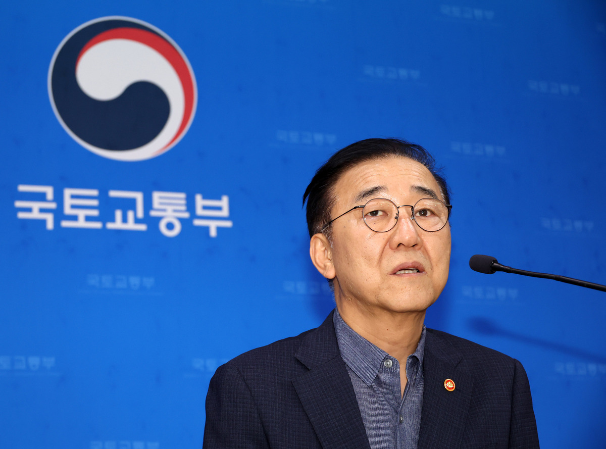 김윤덕 국토교통부 장관이 14일 오전 세종시 정부세종청사에서 열린 취임 1주년 성과 기자간담회에서 발언하고 있다. 뉴시스