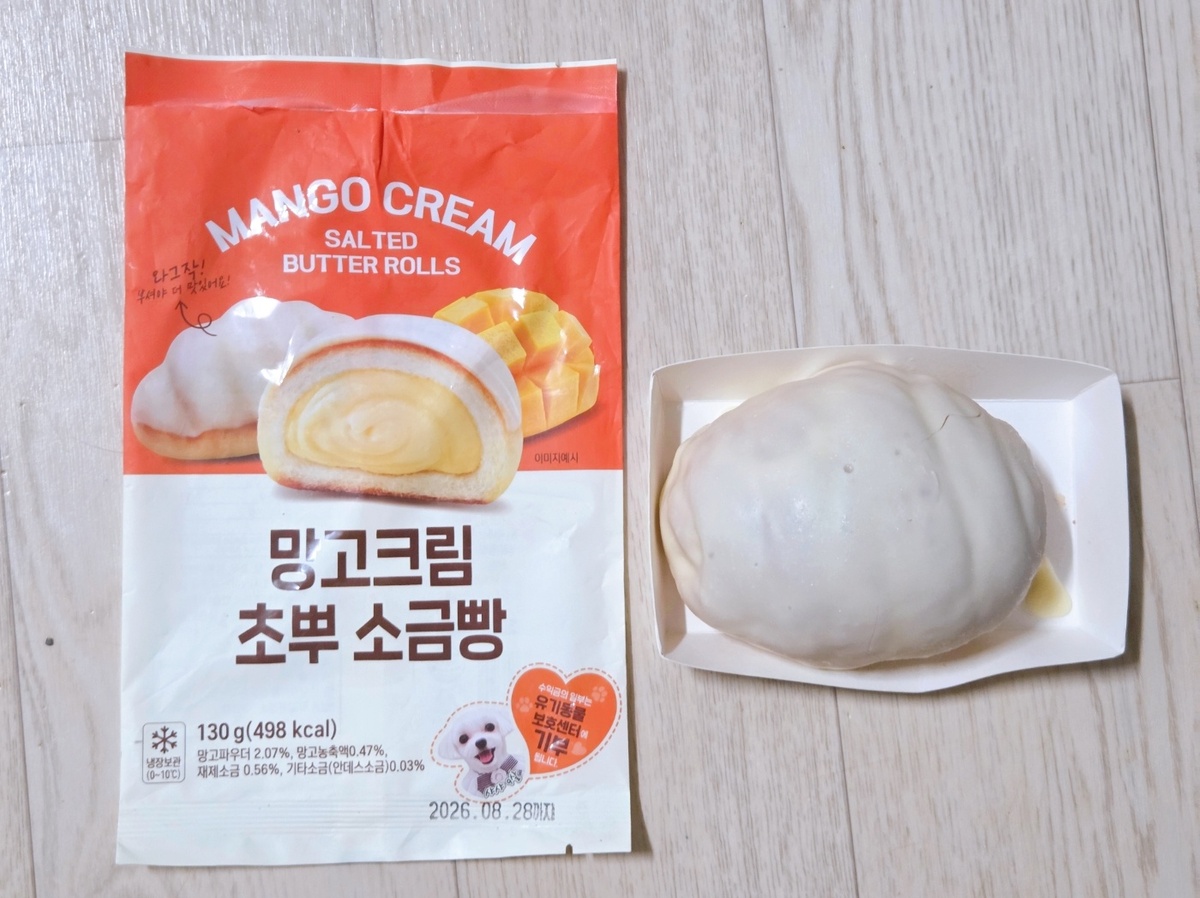 망고크림 초뿌 소금빵 포장지와 내용물. 박재림 기자