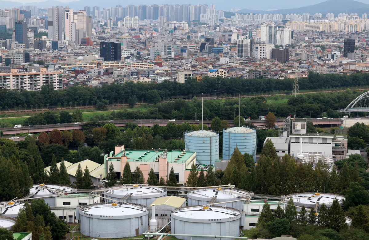 서울시가 정부의 용산공원 개발에 반대하며 대체 부지로 제안한 서울 강남구 탄천물재생센터와&nbsp;마루공원 일대 전경. 뉴시스
