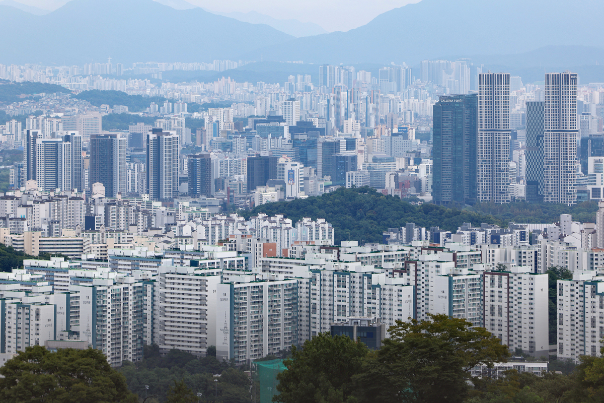 서울 시내 아파트 단지가 보이고 있다. 뉴시스