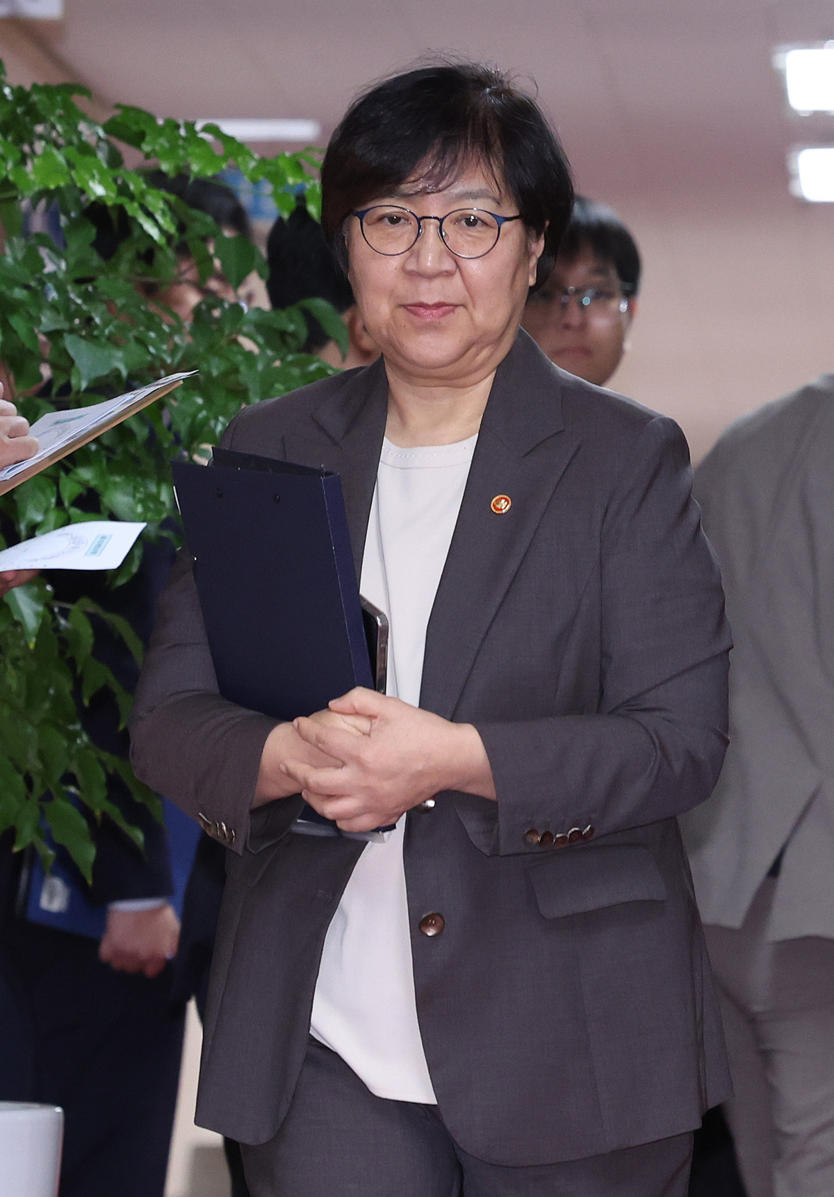 정은경 보건복지부 장관이 8일 오전 서울 종로구 정부서울청사에서 국무회의에 참석하고 있다. 뉴시스