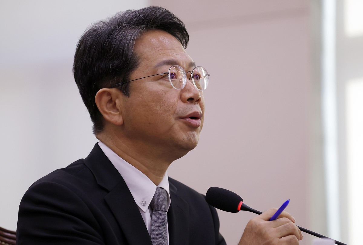 김승원 법무부장관 후보자가 15일 서울 여의도 국회 법제사법위원회에서 열린 인사청문회에서 의원 질문에 답하고 있다. 뉴시스