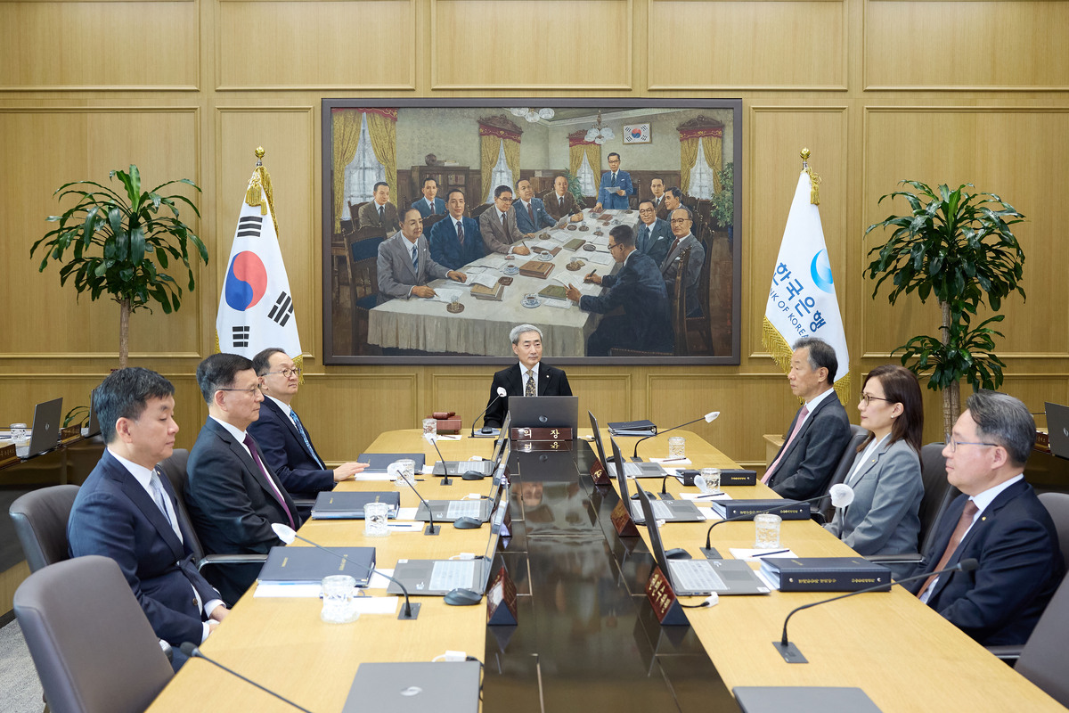 신현송 한국은행 총재가 22일 금융통화위원회의 통화정책방향결정회의를 주재하고 있다. 이날 금통위는 기준금리를 연 3.00%로 동결했다. 한국은행 제공