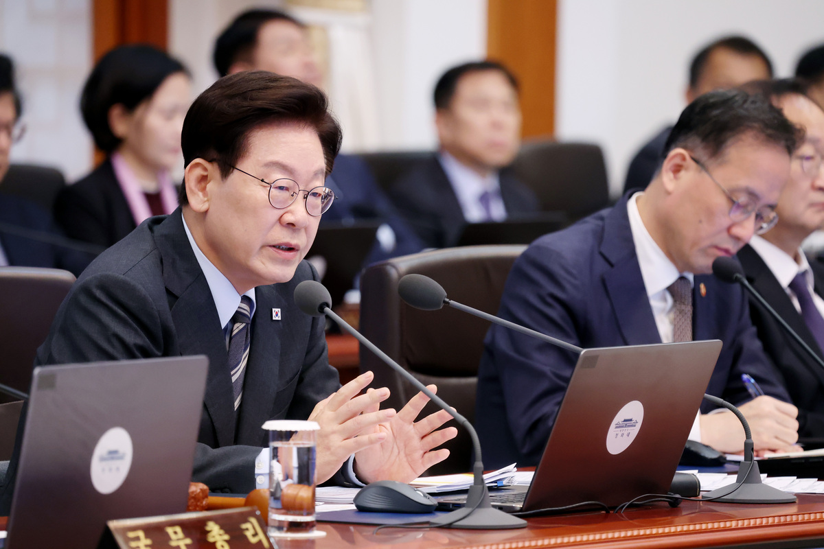 이재명 대통령이 27일 청와대에서 열린 국무회의에서 발언하고 있다. 뉴시스