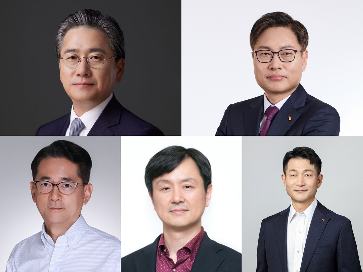 SK이노베이션이 2027년 사장단 인사를 단행했다. (왼쪽부터 시계방향으로) 정승일 SK이노베이션 총괄사장, 강동수 SK이노베이션 사장 겸 SK에너지 사장, 김원기 SK지오센트릭 사장 겸 SK엔무브 CIC 사장, 김경준 SK어스온 사장, 김태진 SK온 트레이딩인터내셔널 CIC 사장. 뉴시스